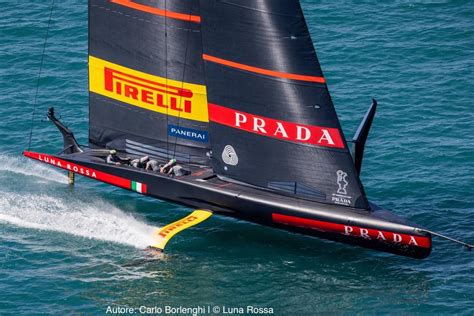 luna rossa prada barca costo|quanto costa la prada.